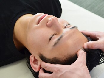 美デザイン 広島並木通り店(美.design)の写真/男性こそ差がつく！スッキリ美小顔で好感度格上げ★ビジネス第一印象も◎【小顔矯正+首肩矯正¥3300】全個室