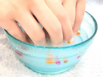 デイズユー(Daysyou)の写真/《初回ジェルメニュー》育爪ウォーターケア付＊爪の成長も促し健康的な美しい指先♪薄爪傷んだ爪の方にも◎
