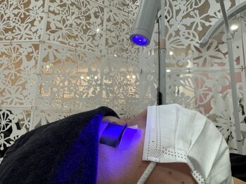 サロンドウイ(salon de OUI)の写真/LEDグルー通常￥1500を口コミ投稿で常備￥1000に！自まつ毛に自然と馴染むデザインで大人女性にオススメ◎