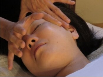 オーガニックエステサロン ツミカ(TUMIKA)の写真/【お顔歪み整体♪】脳神経から顔の骨格歪み◎60分(メイクしたまま施術）TVにも取り上げられた速攻小顔矯正