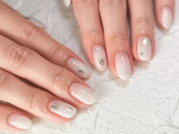 ホワイトグラデ¥６６００