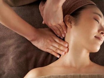 ビオエル(BIOERU)の写真/【ヘッドスパ/首肩/腕/背面全面コース60分6,000円】オイルで首肩・デコルテ・背中までほぐし肩周りスッキリ