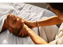リラフィットの雰囲気（眼精疲労、頭皮の血行促進に。）