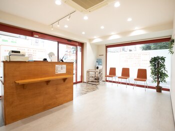 矢部駅前 ひばり鍼灸整骨院 整体院/院内待合室