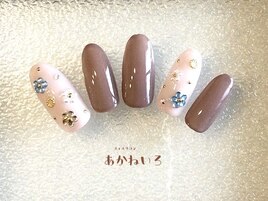 大人シンプル　フラワーネイル