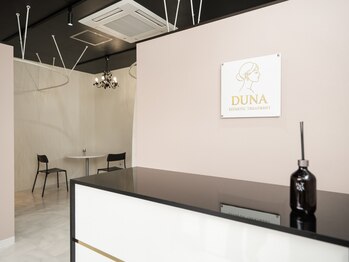 ドゥナ(DUNA)/入口カウンターでお出迎え