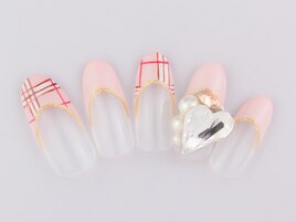 ガーリーフレンチネイル