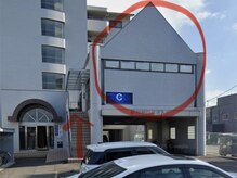 グリーグリー 松山久米店(Gleeglee)の雰囲気（階段を登った２階奥のテナントスペースが当サロンになります。）