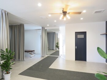 とくしま整体院 康/清潔感ある施術室