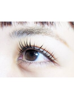 ナチュラル上品な目元にしたい