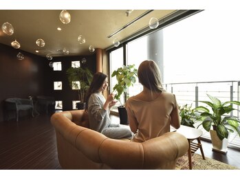 ビューティアンドリラクゼーションサロン ユライフ 関内駅前店(癒LIFE)の写真/贅沢に、お一人様貸切の完全個室空間★身も心も癒されるアロマリンパ120分　¥13,600