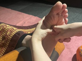 アジアンフィーリング アイサワン 美野島店(ISAWAN)の写真/辛い足のお疲れにはタイ古式＋本格足つぼがお勧め反射区を刺激し内臓を活性化！足裏から全身の不調を改善♪