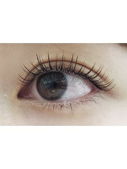 ナチュラル上品な目元にしたい