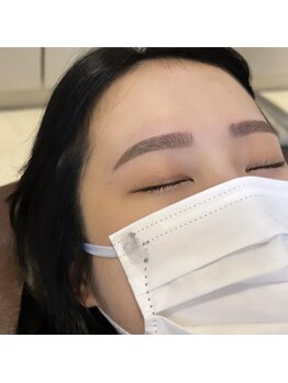 ビューステージ アイブロウサロン 町田/平行アーチ眉