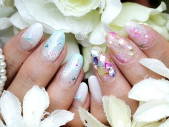 ハーブエステ ルレーブ/左:薔薇フルアート7100円