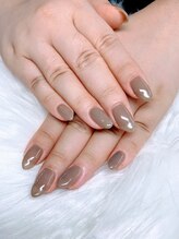 アムルーズ(Amoureuse)/グレージュネイル♪