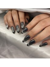 ヘブン ネイル 鶯谷(HEAVEN Nail)/ブラック色マグネットネイル