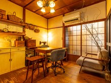 cafeのような落ち着いた施術スペース♪