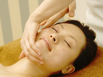 トータルエステティックサロン ガラシャ 梅田店/＜step3-2＞クレンジング