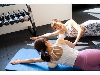 エムオーラボ(MO-lab.)/女性トレーナーのトレーニング