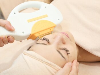 アリスビューティー(AliceBeauty)の写真/◇トップクラス脱毛機VICTORIA使用◇圧倒的に痛みを感じ辛い♪出力×優れた冷却力でスピーディー&高技術！