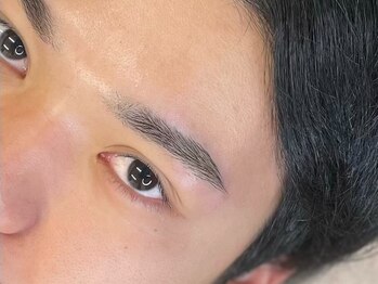 リンクプラスオム(RiMK plus Homme)の写真/【メンズ専門店】当店人気No.1★SNSで話題の眉wax脱毛★第一印象を左右する眉毛を整え、清潔感UP！