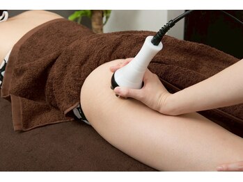 美庵 池袋店/痩身機械で太もも施術【池袋】