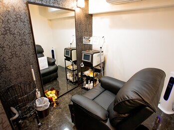 サロンナナジュウ(Salon 70)/メンズとレディースは入口から別