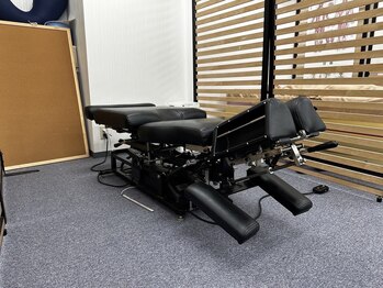 のりさだ整骨院 八幡駅前院/トムソンベッド(骨盤矯正)