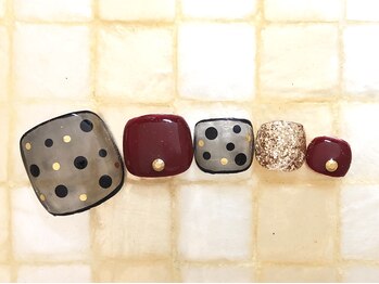 ムーネイル(mou nail)/透け感セクシーな大人フット