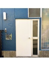 ムーンネイル(MOON.NAIL)/店舗入口です！白いドアが目印★