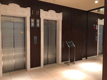 ヘッドサイエンス(HEADSCIENCE)/エレベーターで11階へ