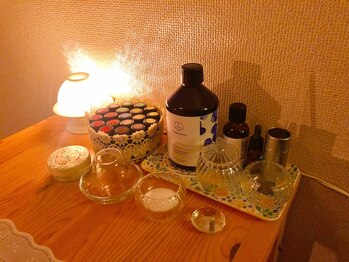 ハナ モリオカ(Hana Morioka)/サロンの精油とキャリアオイル