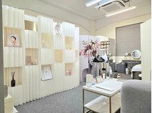 エムネ ラボ 大阪本町(M/NE &nbsp;LAB)の雰囲気（白を基調とした明るい空間でゆっくりとお過ごしください♪）