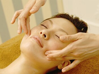 トータルエステティックサロン ガラシャ 梅田店/＜step4-2＞リフトUPマッサージ