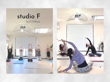 フローウェイブ(FLOWave)の雰囲気(ヨガ・マットピラティスレッスン風景)