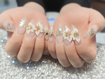 バーロ ビューティールーム(Balo Beauty Room)の写真/Y2Kの流行!長さ出しが再燃!全てのクーポンに6600円追加で10本長さだし◎大人女性も学生も。キラキラパーツ