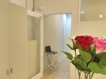 アンベリール/◆白を基調とした明るい店内