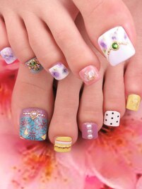 上品大人ネイル×個性派ネイル