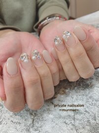 キラキラビジューネイル