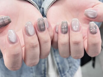 星×チェックネイル