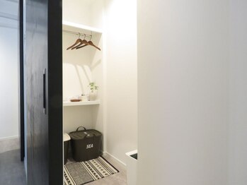 ナンバー ワン(Number One)/フィッティグルーム1