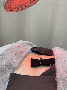 風香る鍼灸院/腰痛の施術風景です