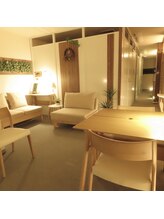 デジストラボ 外苑前/奥行きのある落ち着いた空間