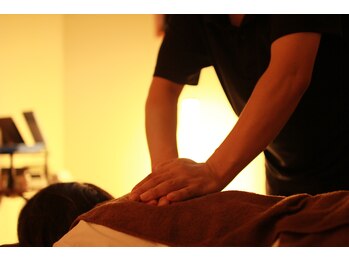 町の小さなほぐし屋さんの写真/《当店人気No.1☆手早くスッキリ全身もみほぐし60分4,000円》で疲れを解消しませんか？22時まで営業◎