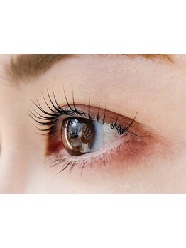 ナチュラル上品な目元にしたい