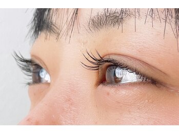 リリハ(Liliha)/どの角度から見ても美しいお目元