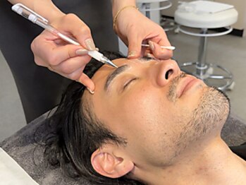 エッジブロウ 恵比寿店(EDGE BROW)の写真/《モテ眉デザイン》 薄い・濃い等のお悩みを解消しトレンド感あるメンズ眉毛に！[恵比寿/メンズ眉毛パーマ]