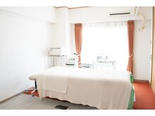 エナジーサロン アカリ(燿)の雰囲気(広めのベットでゆったりと・・・サロンは完全個室の空間です!)