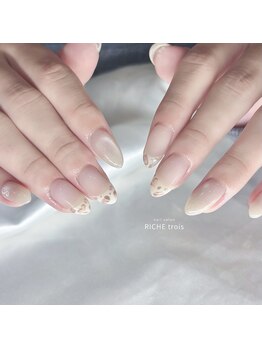 リッシュ トロワ(RICHE trois)/レオパード×フレンチネイル